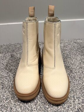 Sorel Cream Hi-Line Chelsea Platform Boots Size 6.5